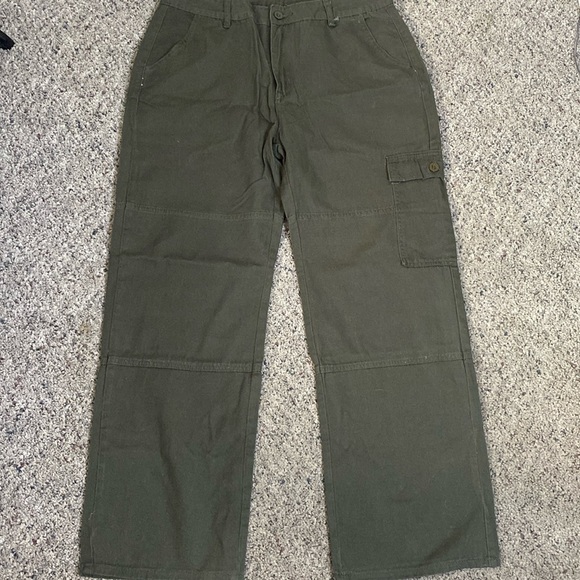 Army Green Women’s Cargo Pants NWOT - Picture 1 of 9